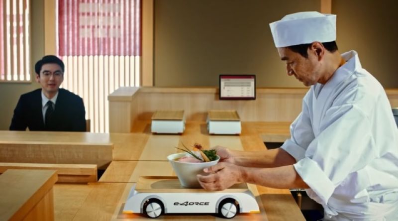 đầu bếp đặt bát mì lên xe ô tô mini đầu bếp đặt bát mì lên xe ô tô mini